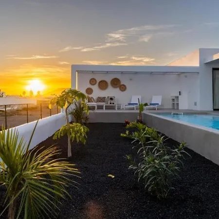 Private With Heated Pool In 1 - Lanzarote *